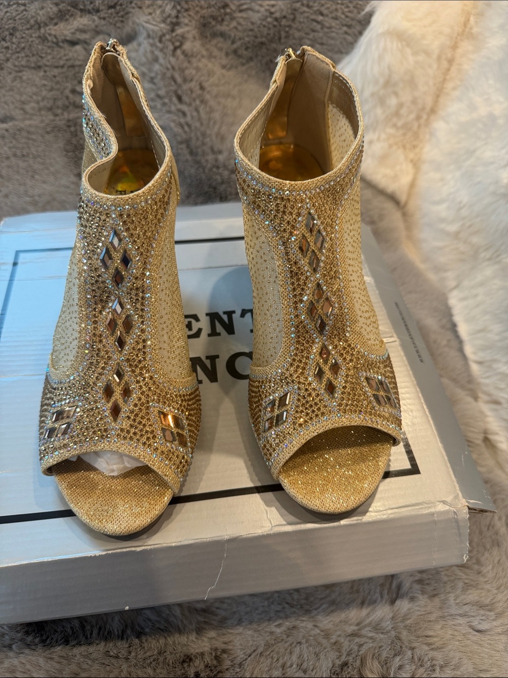 Valenti Franco Evelyn Gold Rhinestone Sculpted Heel Mesh Shootie Party Sandals 7